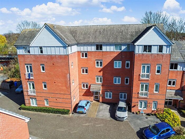 2 Bedroom Flat For Sale In Thornfield Square, Long Eaton, NG10