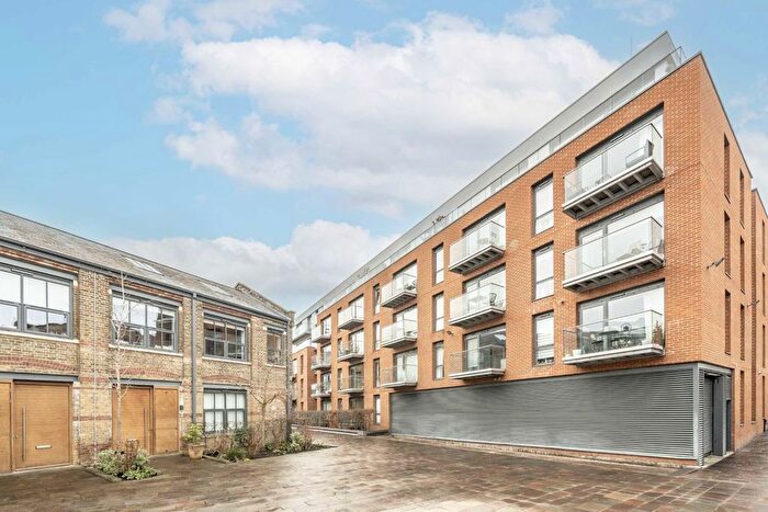 2 Bedroom Flat To Rent In Macaulay Road, London, SW4