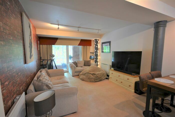 1 Bedroom Flat To Rent In Blackburn Road, Bolton, BL1