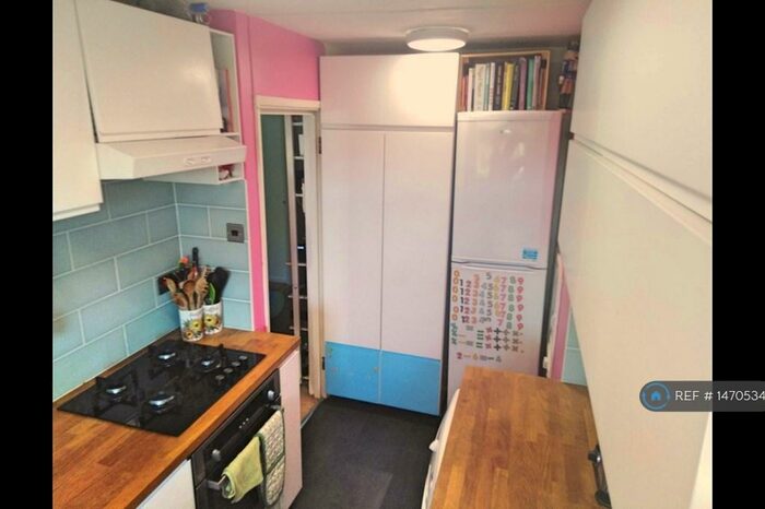 2 Bedroom Flat To Rent In St Oswalds Road, Bristol, BS6