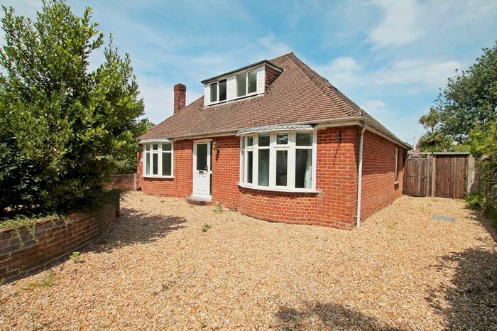 4 Bedroom Detached Bungalow To Rent In Church Road, Locks Heath, Southampton SO31