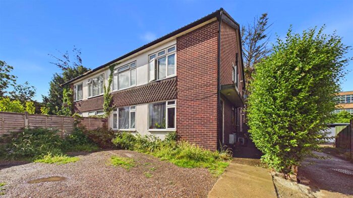 2 Bedroom Maisonette For Sale In Derby Road, Ponders End, EN3