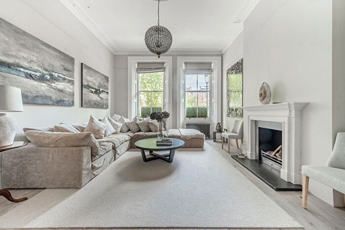 3 Bedroom Flat For Sale In Nevern Square, Earls Court, London, SW5