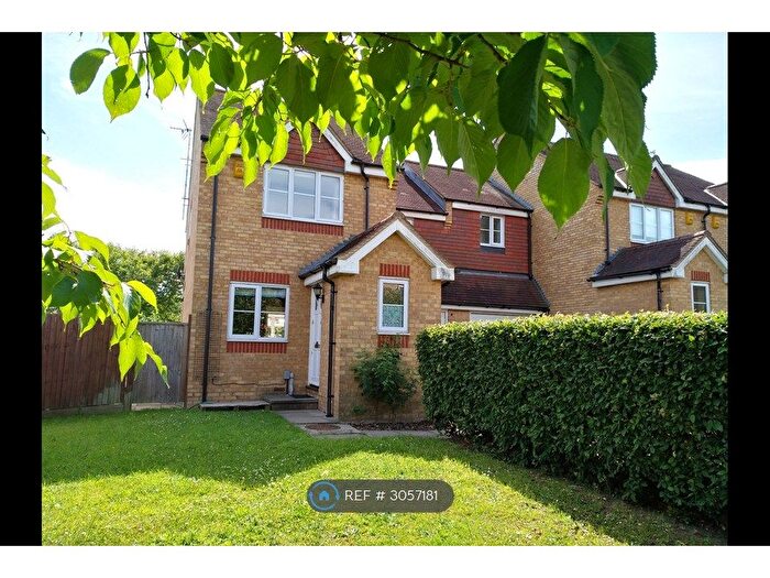 3 Bedroom End Of Terrace House To Rent In Orient Close, St Albans, AL1