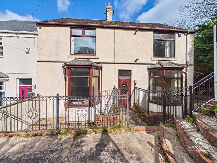 5 Bedroom Semi Detached House For Sale In Orchard Avenue, Rowlands Gill, Tyne And Wear, NE39