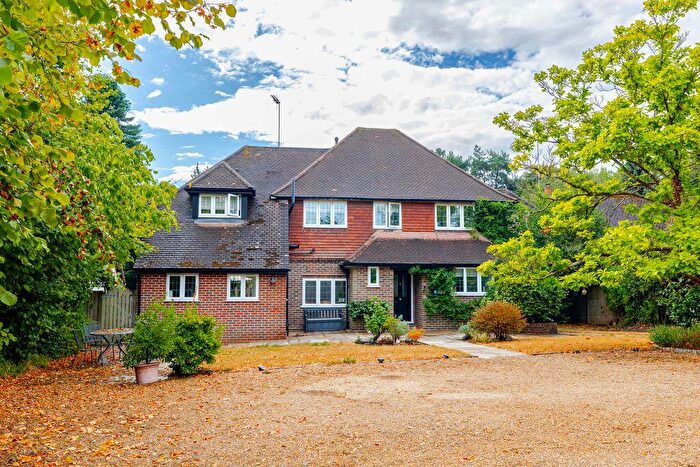 4 Bedroom Detached House For Sale In Ivy Mill Close, Godstone, RH9