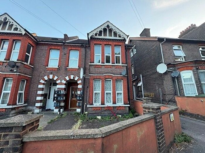 Studio To Rent In Flat, - Biscot Road, Luton, LU3