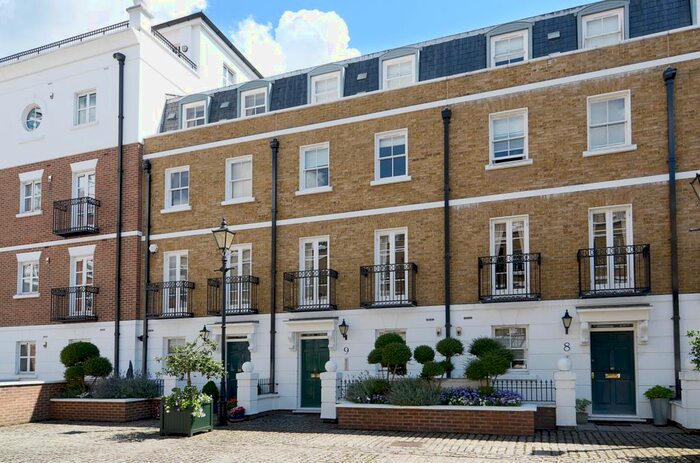 4 Bedroom Flat To Rent In Devonshire Place, London, W8