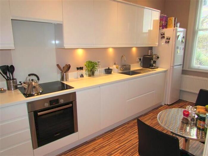 2 Bedroom Flat To Rent In North Road, Maidenhead, SL6