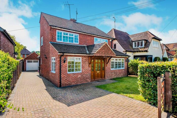 4 Bedroom Detached House To Rent In Godalming, Surrey, GU7