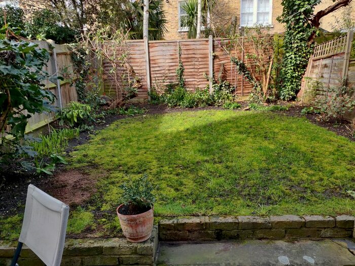 1 Bedroom Flat To Rent In Helix Road, London, SW2