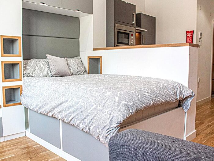 Apartment To Rent In Apt, Q Two Residence #, LS1