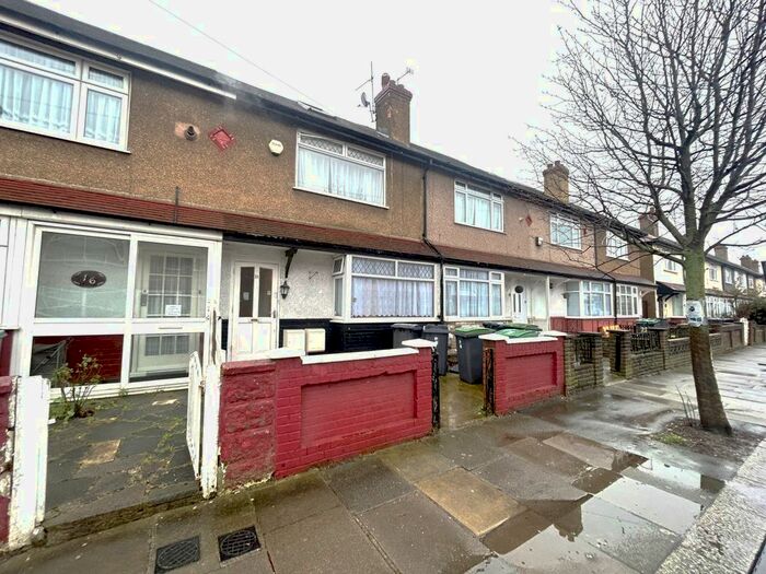 2 Bedroom Flat To Rent In Ingleton Road, Edmonton, London, N18