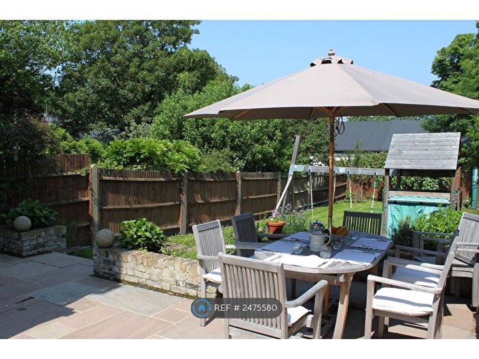 4 Bedroom Semi-Detached House To Rent In Grove Park, London, SE5