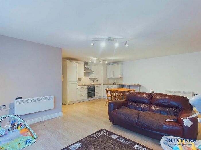 2 Bedroom Flat For Sale In Hudson Court, Market Weighton, York, YO43