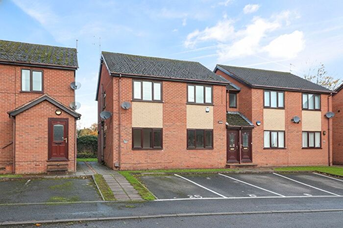 2 Bedroom Flat For Sale In Alford Close, Chesterfield, S40