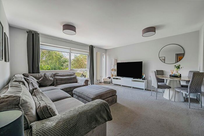 3 Bedroom Flat For Sale In Manor Road, Sidcup, DA15