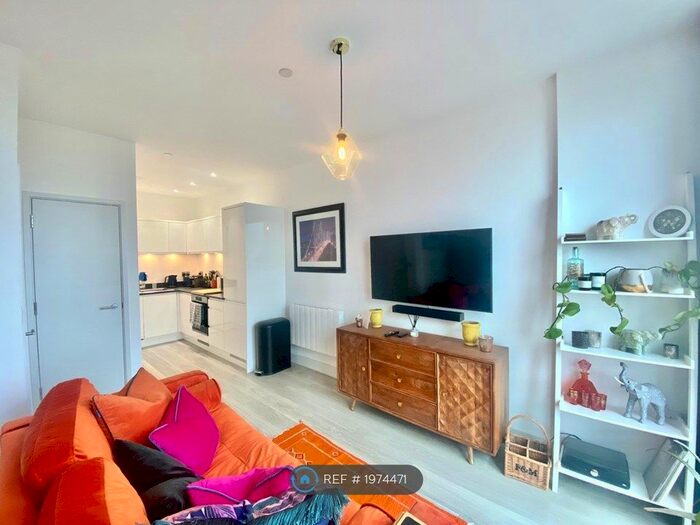 Studio To Rent In The Ring, Bracknell, RG12