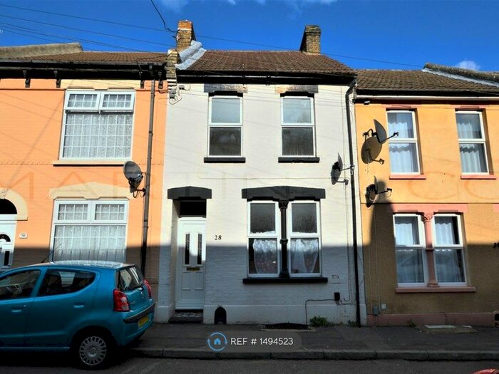 3 Bedroom Terraced House To Rent In Salisbury Road, Chatham, ME4