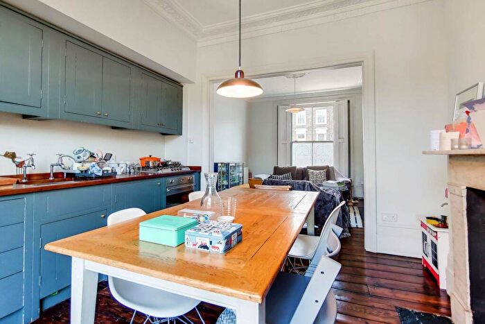 2 Bedroom Maisonette To Rent In Victoria Park Road, Victoria Park, London, E9