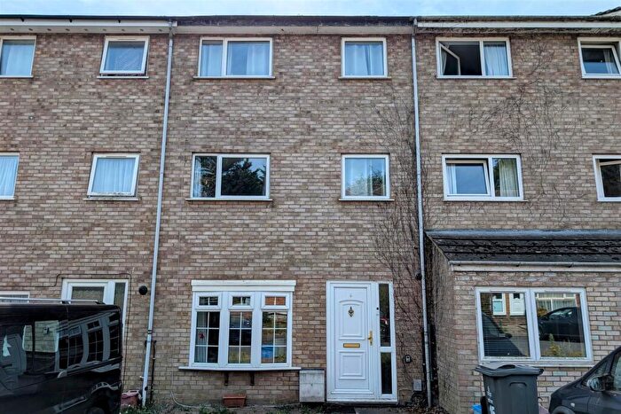 4 Bedroom Terraced House To Rent In Ivel Road, Stevenage, SG1