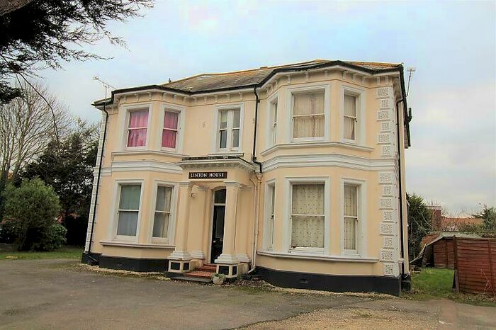 1 Bedroom Flat To Rent In Linton House, Belsize Road, Worthing, BN11