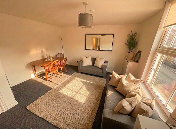 1 Bedroom Flat To Rent In Flat Thomas Place, Arboretum, East Midlands, NG7
