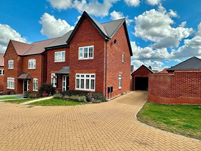 4 Bedroom Detached House For Sale In Pitbank Drive, Collingtree Park, Northampton, NN4