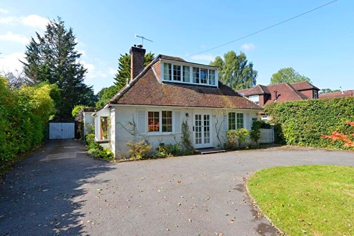 3 Bedroom Detached House For Sale In Guildford Road, Cranleigh, GU6