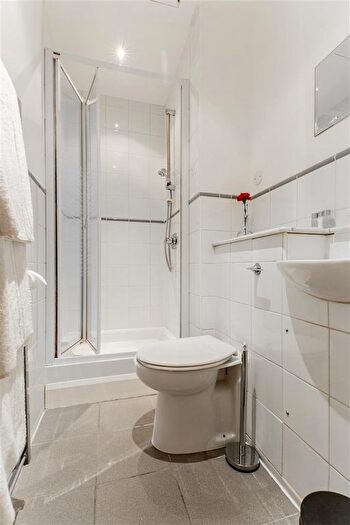 2 Bedroom Flat To Rent In Bride Court, London, EC4Y