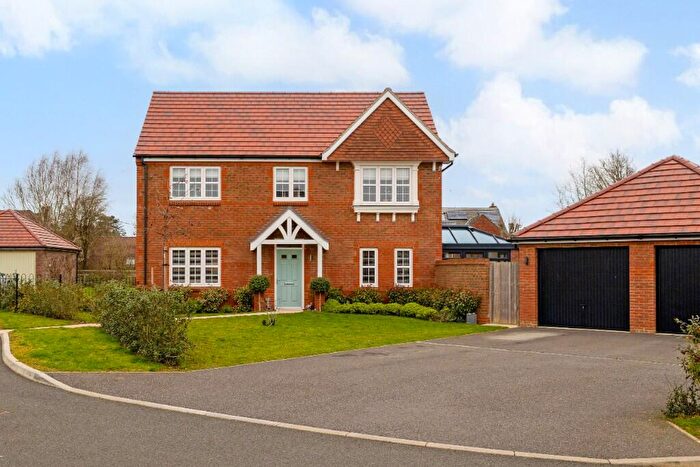 4 Bedroom Detached House For Sale In Pidden Mead, Hungerford, Berkshire, RG17