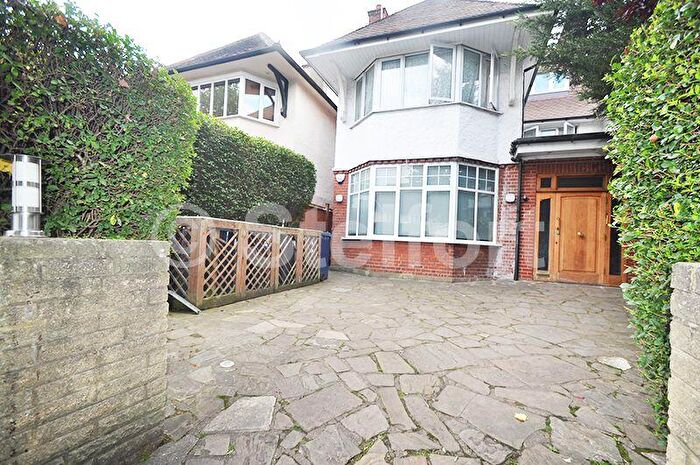 1 Bedroom Apartment To Rent In The Ridgeway, London, NW11