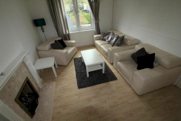 2 Bedroom Flat To Rent In Hilton Drive, Woodside, Aberdeen, AB24