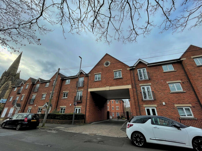 4 Bedroom Apartment To Rent In Abbots Mews, Leeds, LS4