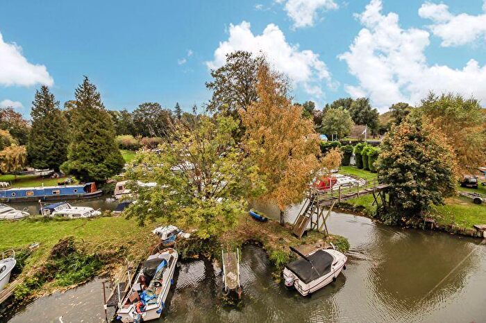 2 Bedroom Flat For Sale In River Terrace, St. Neots Town Centre, PE19
