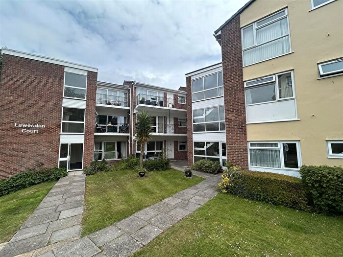 2 Bedroom Flat For Sale In Silver Street, Lyme Regis, DT7