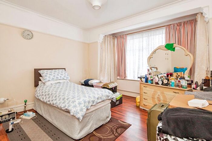 2 Bedroom Flat For Sale In Galpins Road, Thornton Heath, CR7