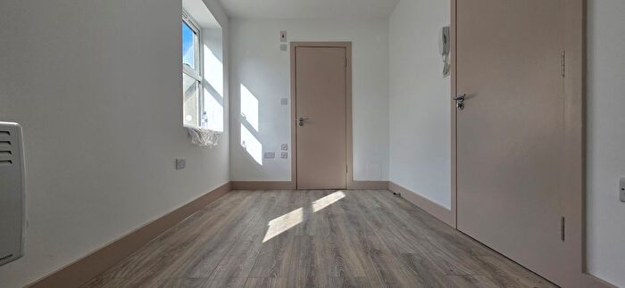 Studio To Rent In Upper Clapton Road, London, E5