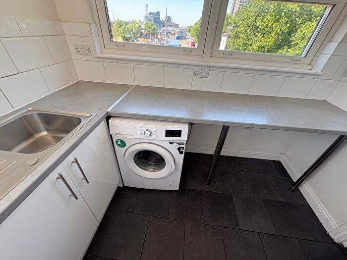 3 Bedroom Flat To Rent In Albert Road, North Woolwich, E16
