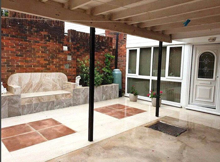 4 Bedroom House To Rent In Lingwood Close, Southampton, Hampshire, SO16