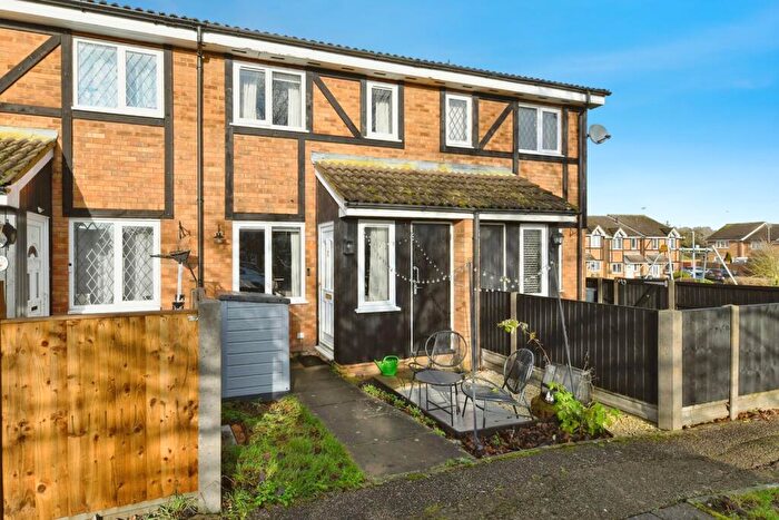 1 Bedroom Terraced House For Sale In Shearwater Close, Stevenage, Hertfordshire, SG2