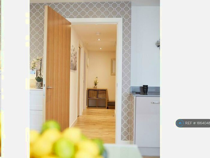 2 Bedroom Flat To Rent In Honister, Reading, RG1