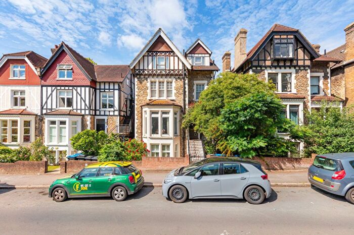 1 Bedroom Flat For Sale In Gatestone Road, London, SE19