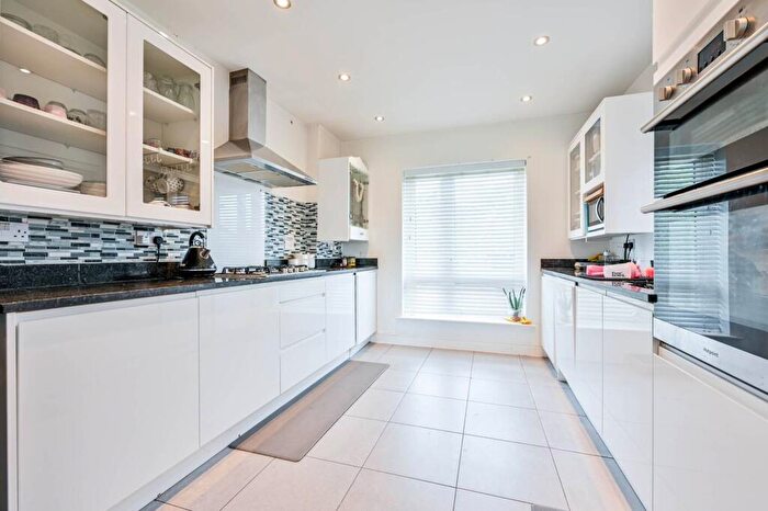 4 Bedroom Detached House To Rent In Jelley Way, Woking, GU22