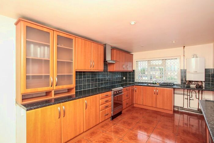 2 Bedroom Flat To Rent In Kenwyn Green, Exhall, Coventry, CV7