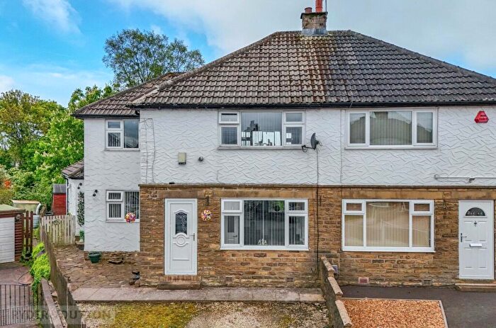 4 Bedroom Semi Detached House For Sale In Gleanings Avenue, Halifax, West Yorkshire, HX2