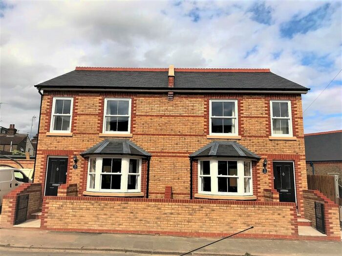 1 Bedroom Flat To Rent In Elfrida Road, Watford, WD18