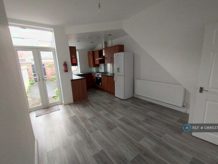 2 Bedroom Terraced House To Rent In Thornton Road, Manchester, M14