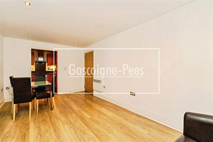 1 Bedroom Flat To Rent In Royal Quarter, Kingston Upon Thames, KT2
