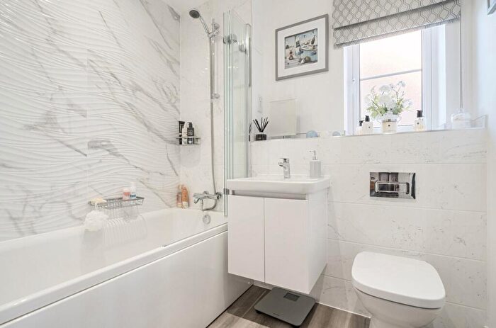 4 Bedroom Detached House For Sale In Goshawk Drive, Chichester, PO20